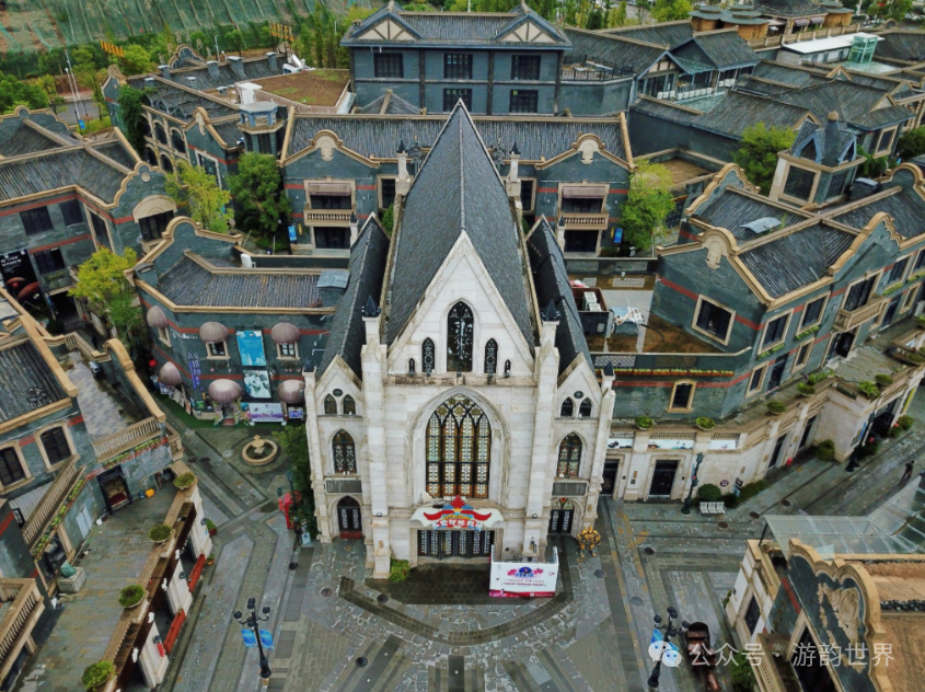 貴州紅楓湖什么時候景色最美_貴州紅楓湖是人工湖嗎_貴州紅楓湖旅游攻略